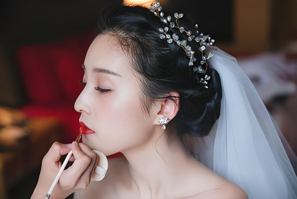 長治新娘跟妝師|長治媄媄新娘形象設(shè)計室